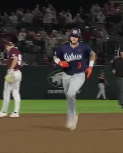 Fralick hits a bomb to right field to put Auburn up 5-4 in the 9th inning!