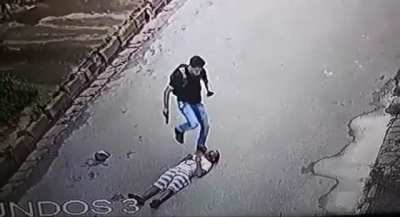 Street fighter literally beats robber to death