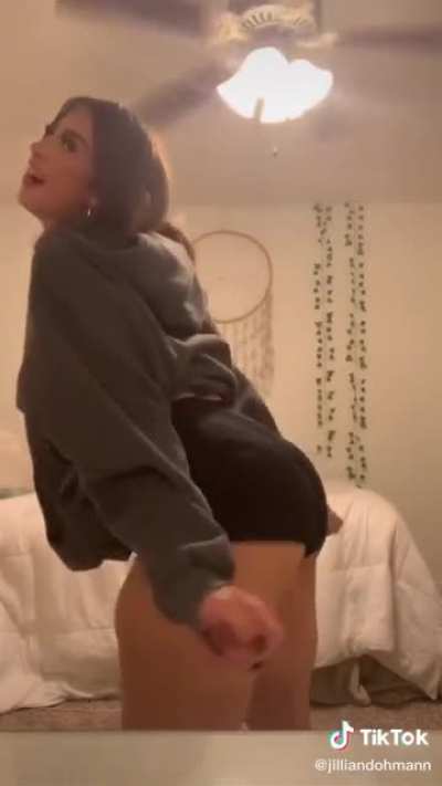 White girl shaking her fat ass