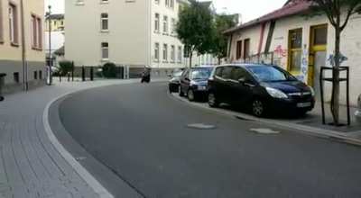 Immer diese Prolls mit ihren lauten Maschinen in der Innenstadt...
