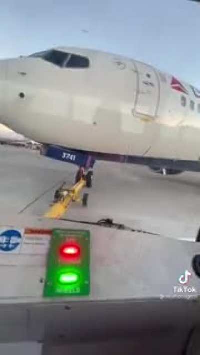 Y&rsquo;all this whole time I thought the pilot was just reversing