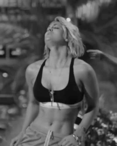 Kaley Cuoco