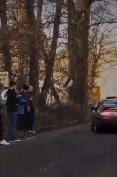 [UK] Showing off