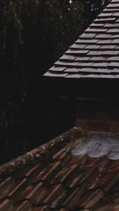 Made this video from my bedroom window as I isolate with Covid- hopefully this can relax some of you :)