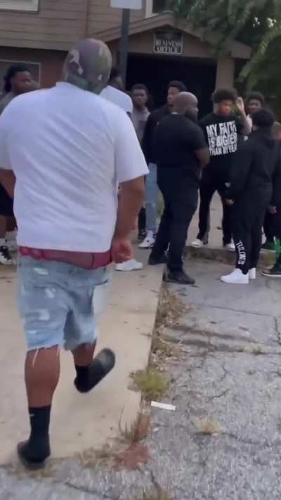 4L means 4L some of you deo niggas ain&rsquo;t standing on BUISNESS 😤