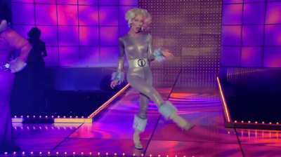 [S04E11] Chad Michaels vs. Latrice Royale