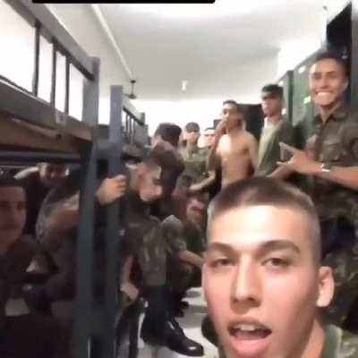 Fala mal do ex&eacute;rcito orichi