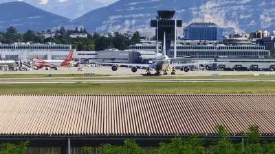 Air Force One arriving at Geneva's Airport