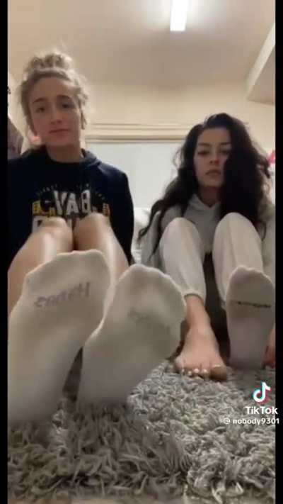Volleyball girls feet