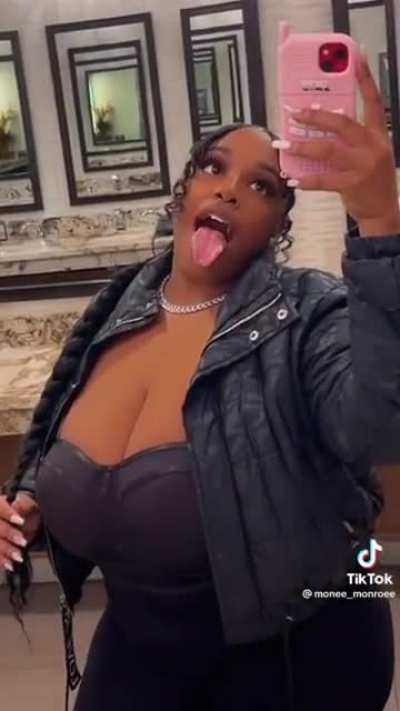 monee_monroee
