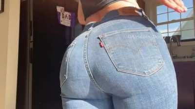 If you saw me in these jeans, you&rsquo;d spank me too&hellip;