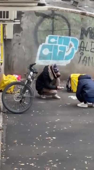 De ce &icirc;nt&acirc;rzie comanda...