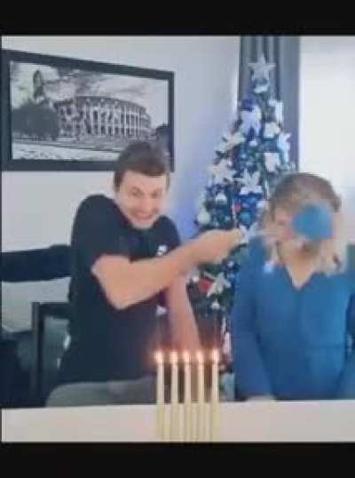 ...ну дадно, в качестве извинения разрешаю сходить мне за холодным пивом ;)