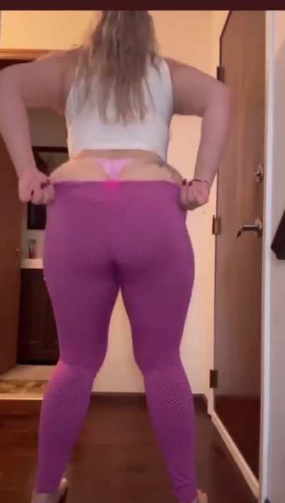 Clapping into tights👏