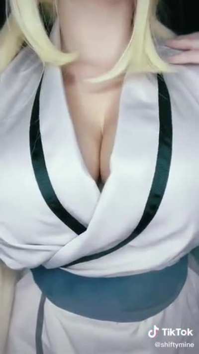 Tsunade cosplay