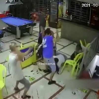 To rob a Brazilian pool hall