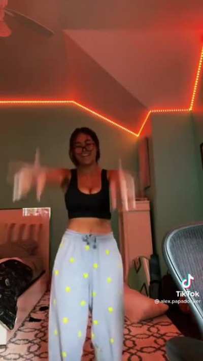 Sweat pants, hair tie&hellip;