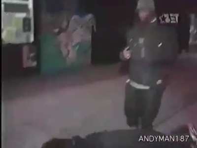 Eminem d&uuml;ş&uuml;yor. (&Ouml;l&uuml;yor)