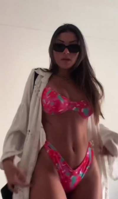 Bikini babe