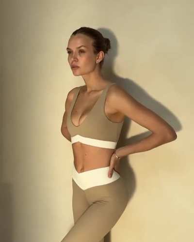 joja " Some of our favorite moments of @josephineskriver in the sand fairway drive set." (video)