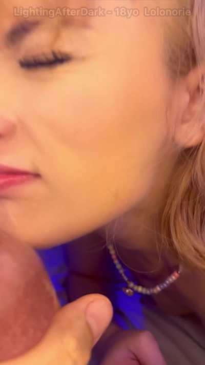 How she squishes her face&hellip; she is 18f and clearly inexperienced