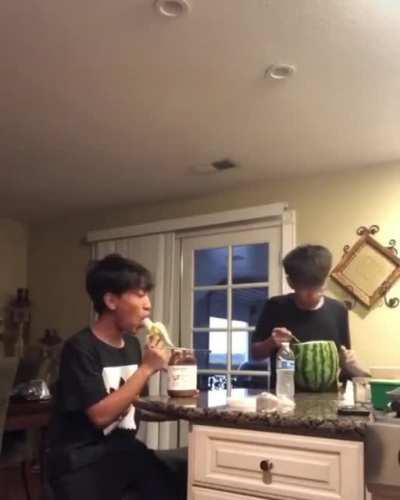 Yasuhole trying to seduce his brother B&eacute;Yone 😍