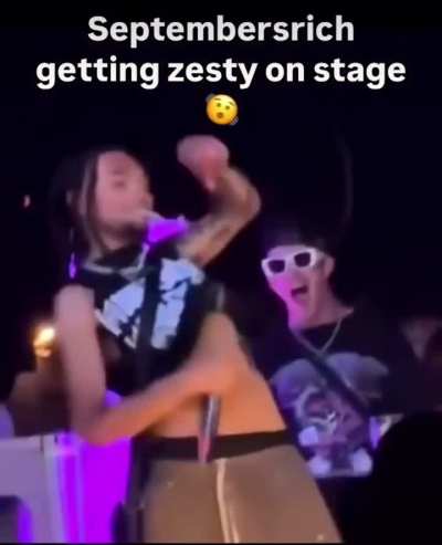 Y&rsquo;all seen this??🤣😭