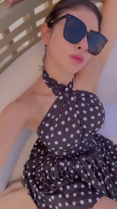 Mouni at the beach