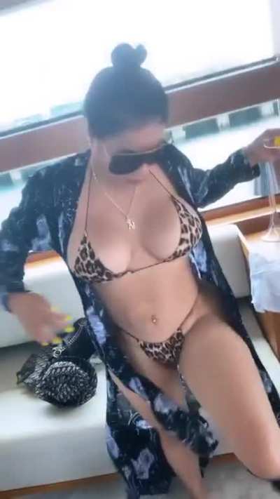 Her momma got a ass too *Smokey voice*