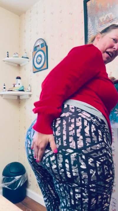 I&rsquo;m imagining a college boy behind me on his knees sniffing up all Mommy&rsquo;s farts. 💨 Wish it was you??
