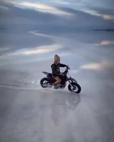 I&rsquo;d feel like I was going to fall into the enormous sky below me