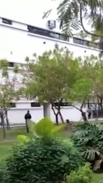 Dos presos fueron a rendir a la facultad de Humanidades y se escaparon de la custodia
