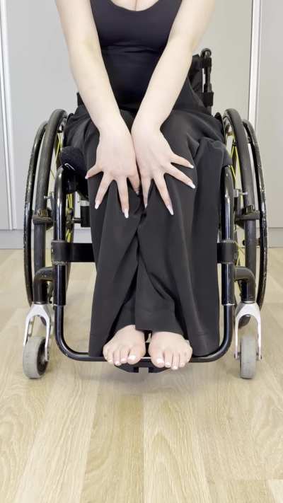 What’s better than white motionless feet?