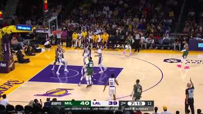 [Highlight] Damian Lillard scores his first basket as a member of the Milwaukee Bucks!