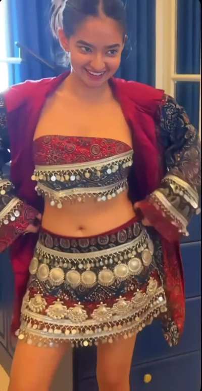 Anushka sen trying new outfit 😮&zwj;💨