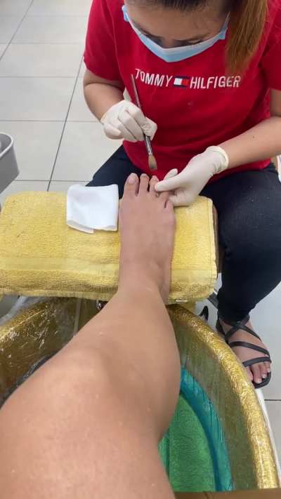She doesn&rsquo;t know my feet are famous on the internet for giving footjobs