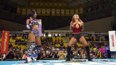 Mercedes Mon&eacute; and Mina Shirakawa 