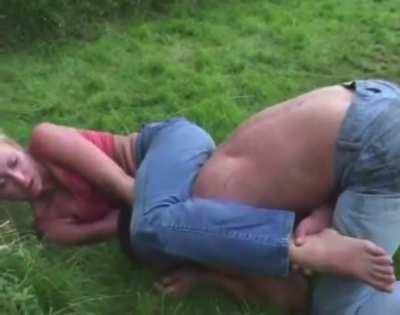 Farm girl uses headscissor in competitive match👩🏼&zwj;🌾