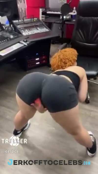 One Minute of Ice Spice Twerking