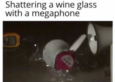 Destruindo uma ta&ccedil;a s&oacute; com um megafone :O