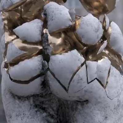 Converting fractures into inflated cloth. Simulated with Tyflow