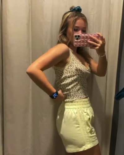 Julia Beautx braless in ihrem letzten Vlog