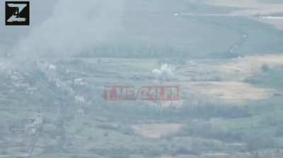 Ru Pov DPR artillery men destroying Ukrainian military vehicles and troops