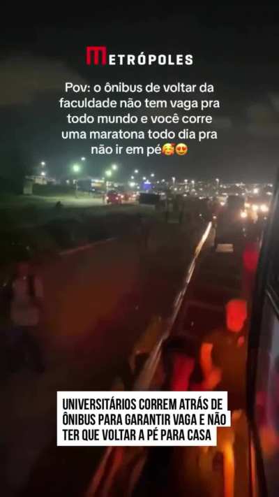 Pov: o &ocirc;nibus de voltar da faculdade n&atilde;o tem vaga pra todo mundo e voc&ecirc; corre uma maratona todo dia pra n&atilde;o ir em p&eacute; 