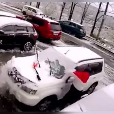 How to clean the snow of your car in 7 seconds