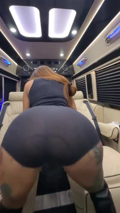 Cardi B.: Twerking