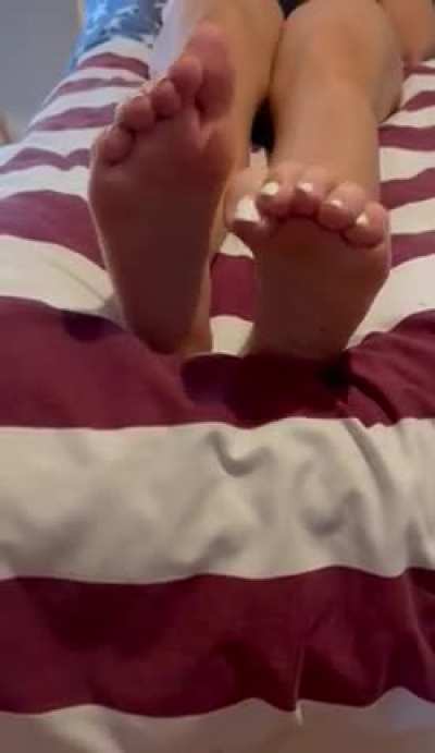 soft soles and white toes 🤍