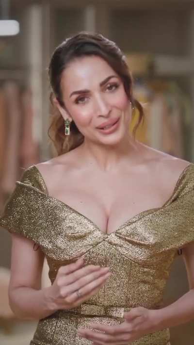 Malaika Arora Golden Dress Dazzling Hot 🔥💯