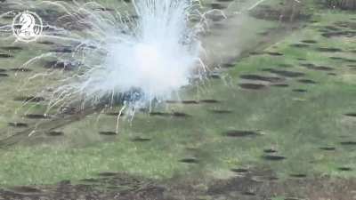 Ukrainian M2A2 Bradley shoots at two Russian BTR-82A armored personnel carriers carrying soldiers Avdeevsky direction