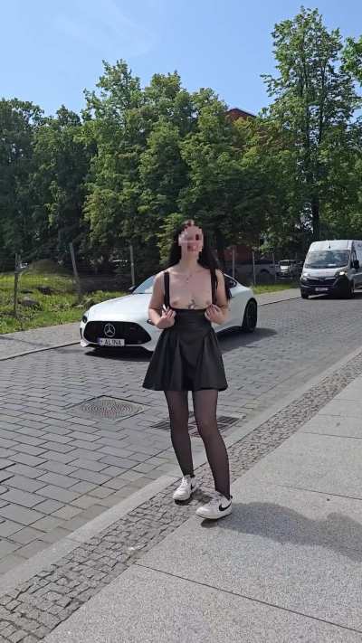 Trying to distract us from the nice car, u/FluidMathematician18